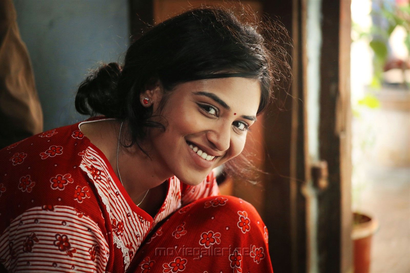 Meyatha Maan Movie Stills. Vaibhav Priya Bhavani Shankar. New Movie Posters