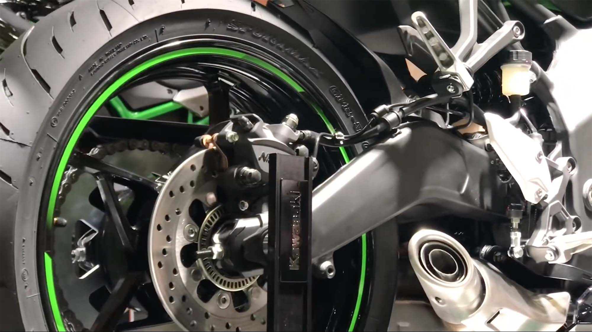 Is The Kawasaki Ninja ZX 25R Most Powerful 250cc Ever? & Rubber