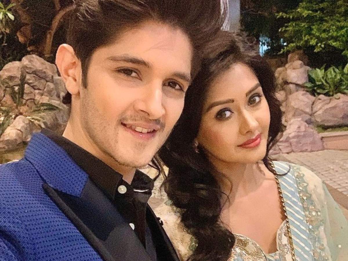 Yeh Rishta Kya Kehlata Hai's Rohan Mehra completes four years with girlfriend Kanchi Singh; shares a sweet post of India