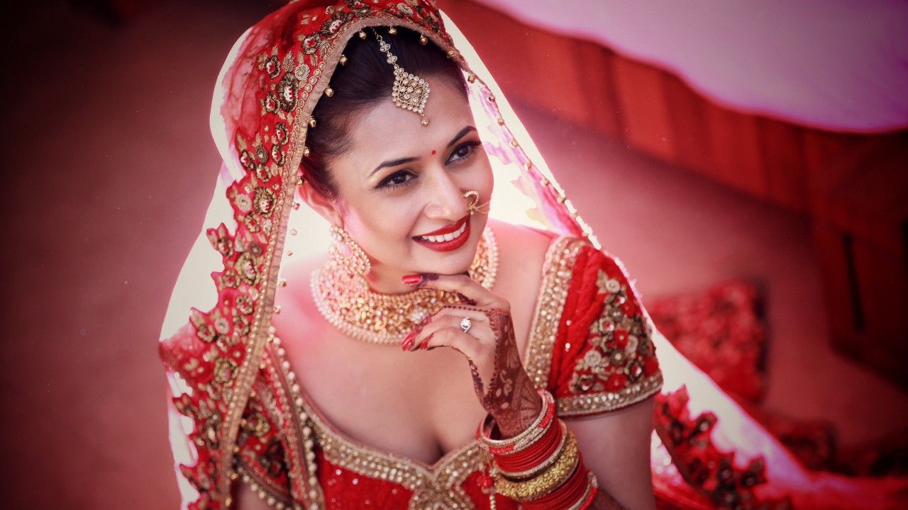 Dreaming About Your Picture Perfect Wedding Lehenga? Check Out Divyanka Tripathi's Pics