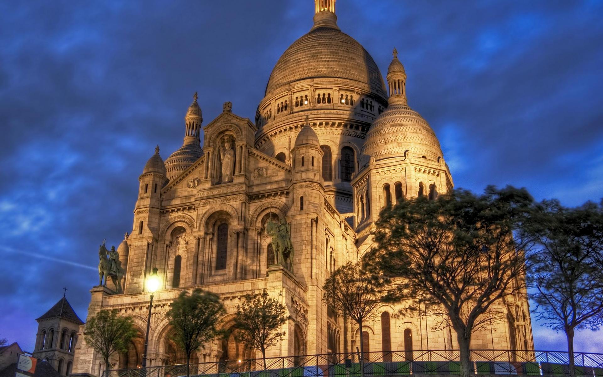 Montmartre Wallpaper