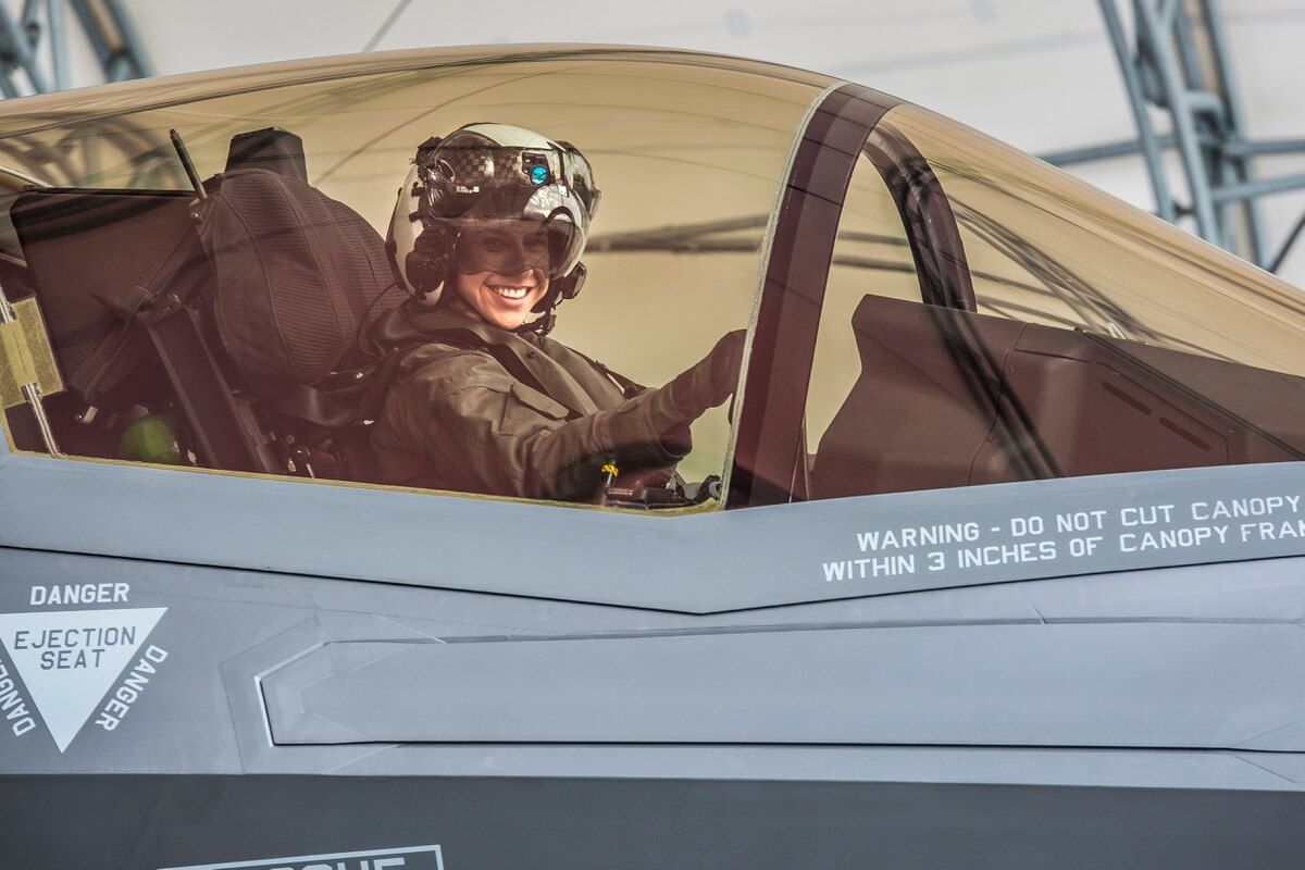 Meet The First Female Marine F 35B Pilot