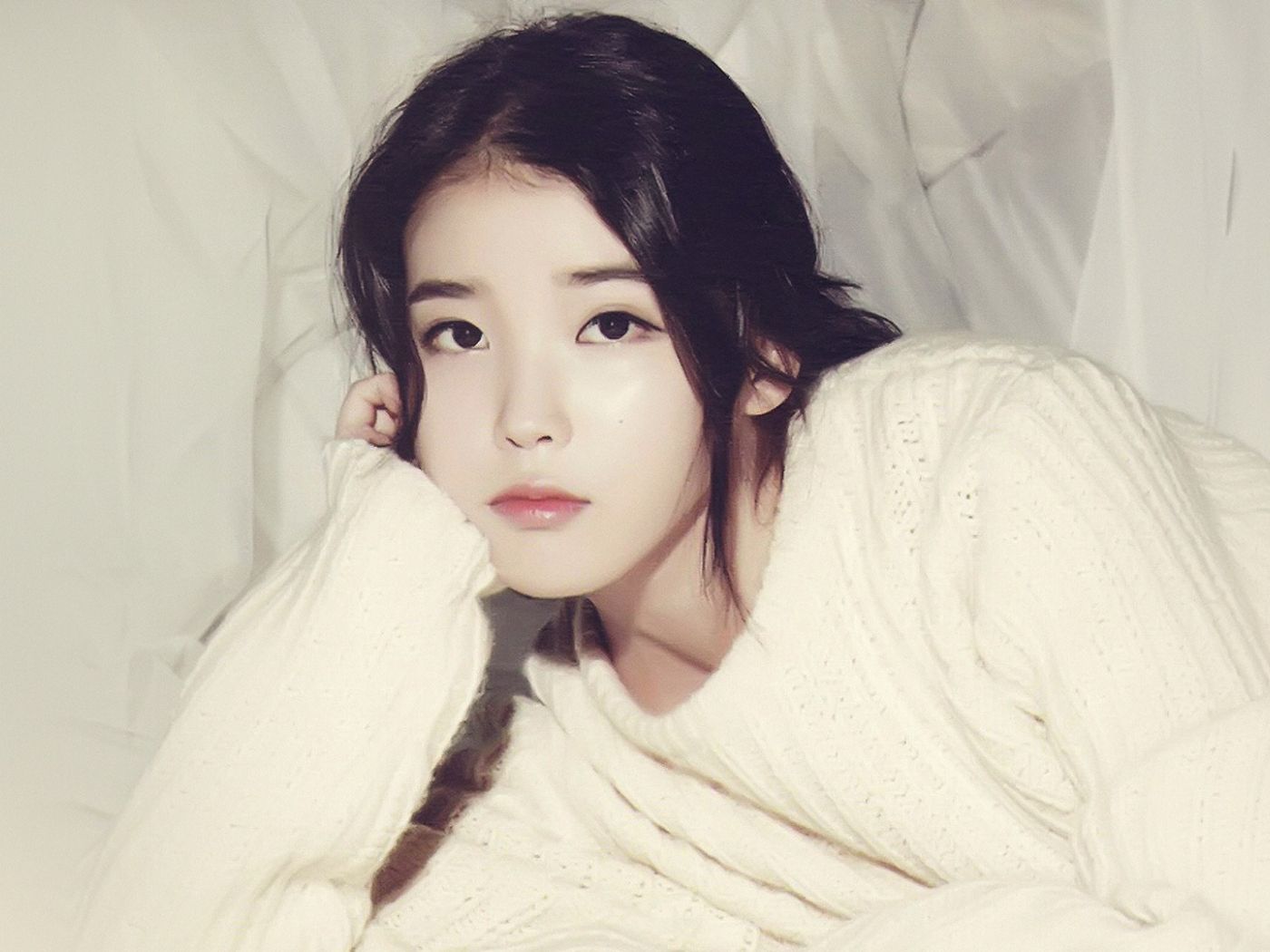 Desktop Wallpaper Lee Ji Eun (Iu), A South Korean Pop Singer, HD Image, Picture, Background, 5f9qgc