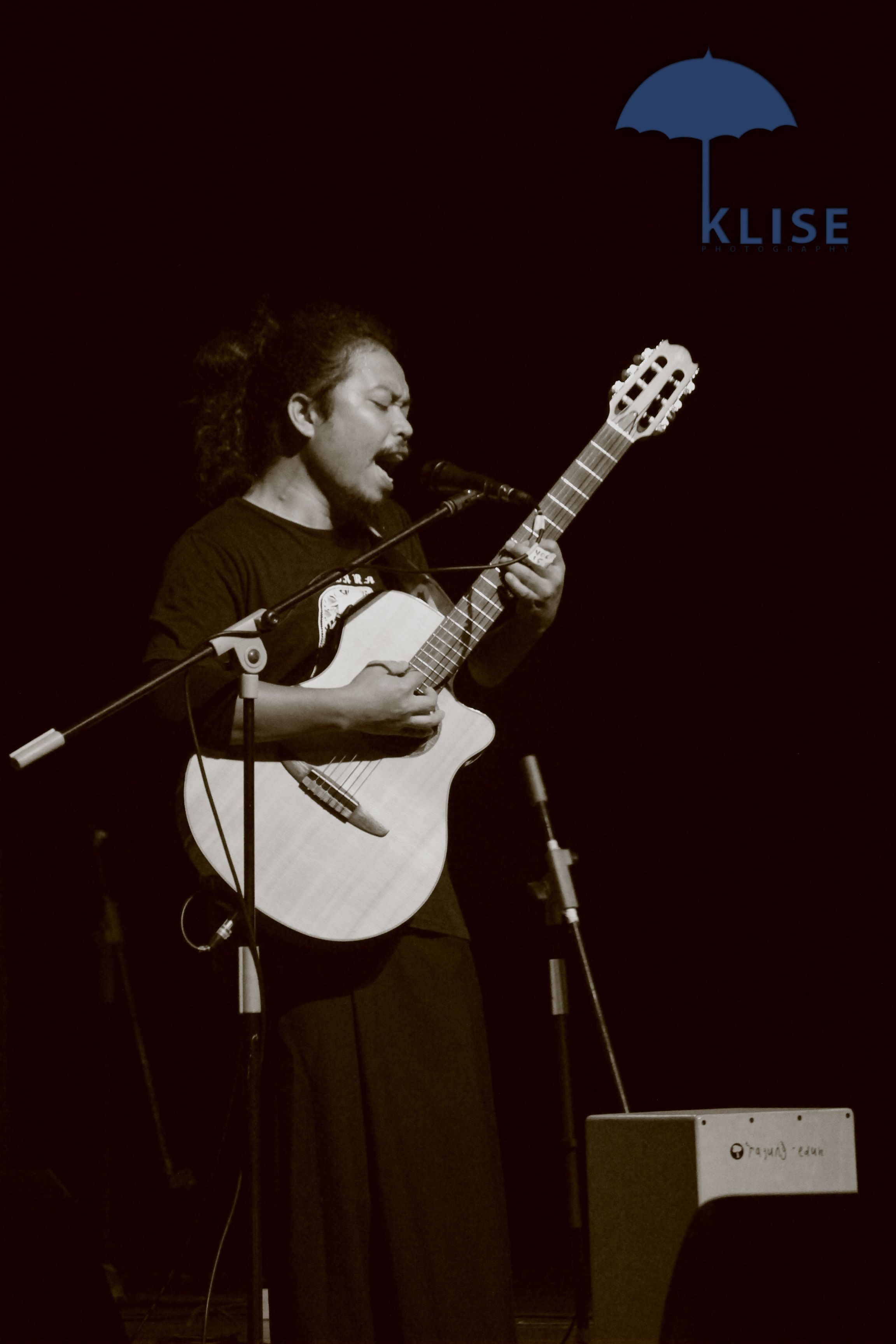 Payung Teduh live at Gedung Kesenian Jakarta. Gambar, Payung, Gedung