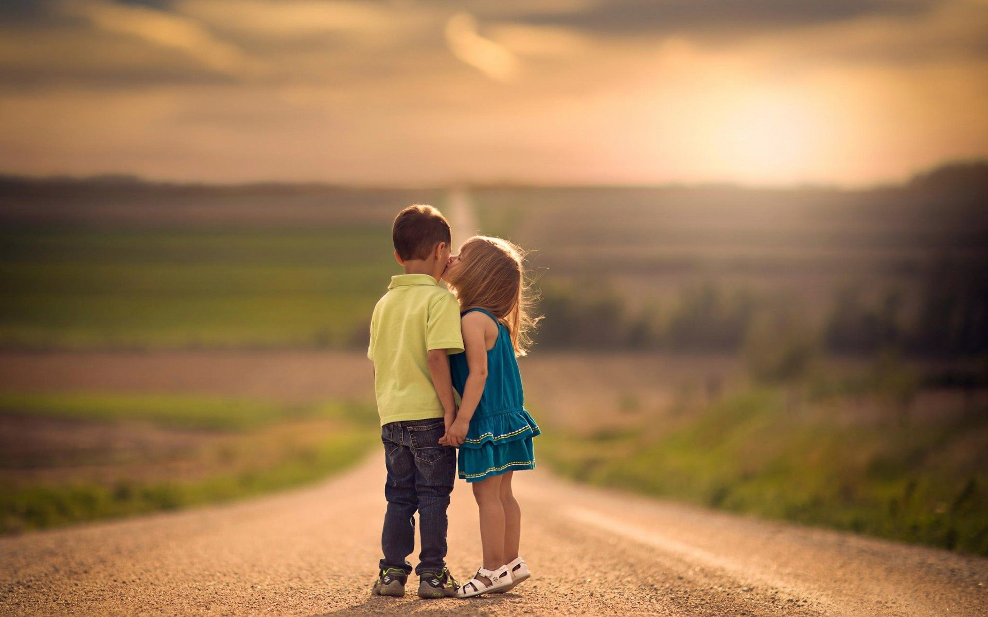 Boy Girl Kids Kiss On Road Wallpaper