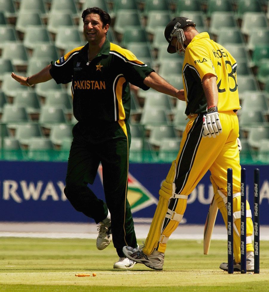 Pakistani Cricket Players Biography Wallpaper, Waseem Akram