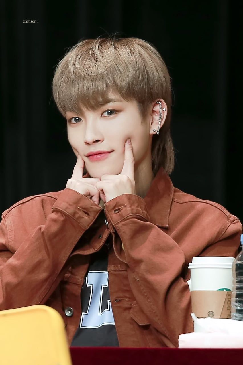 Ateez Hongjoong Cute Wallpaper