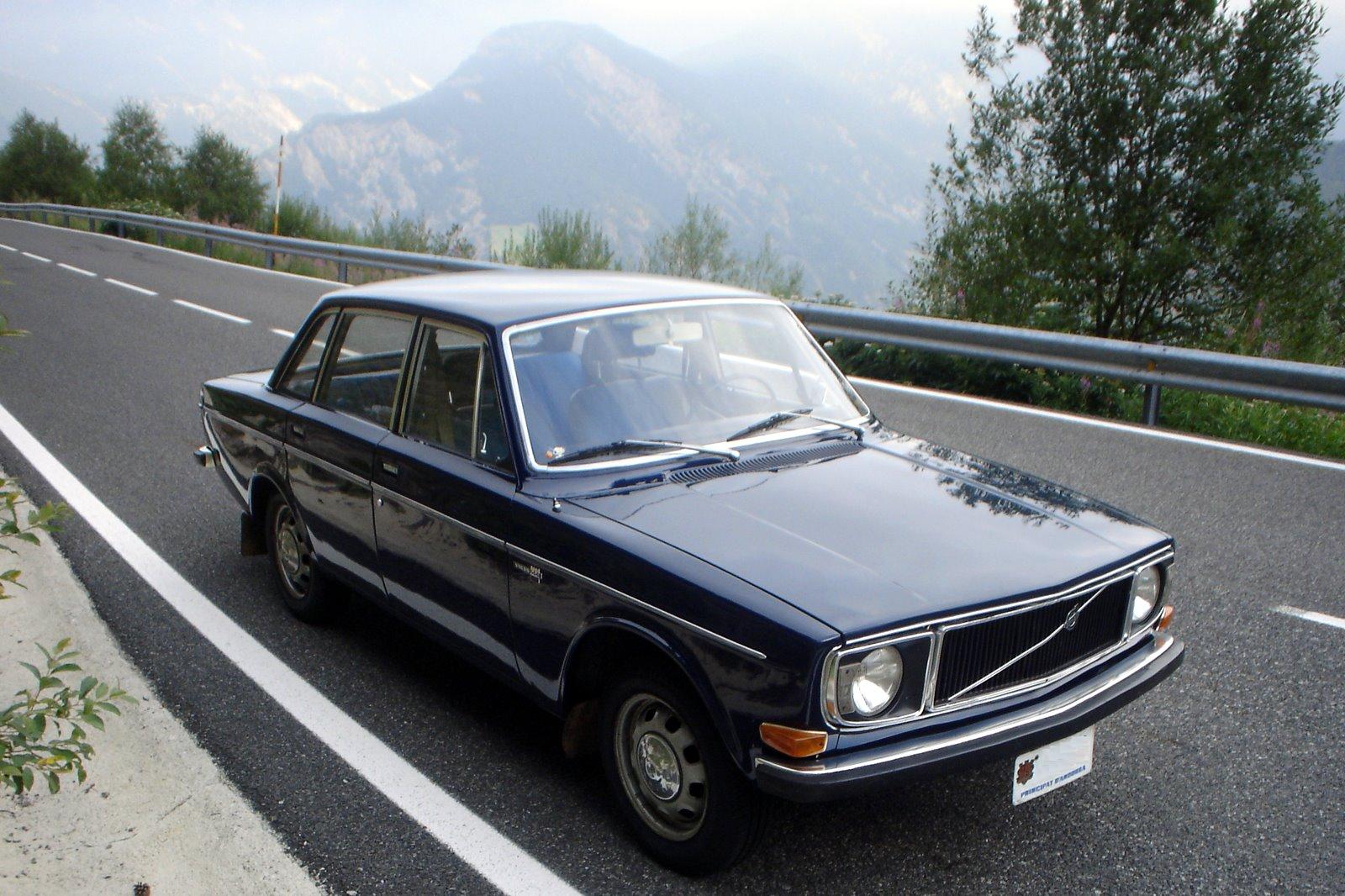 Volvo 144 and photo
