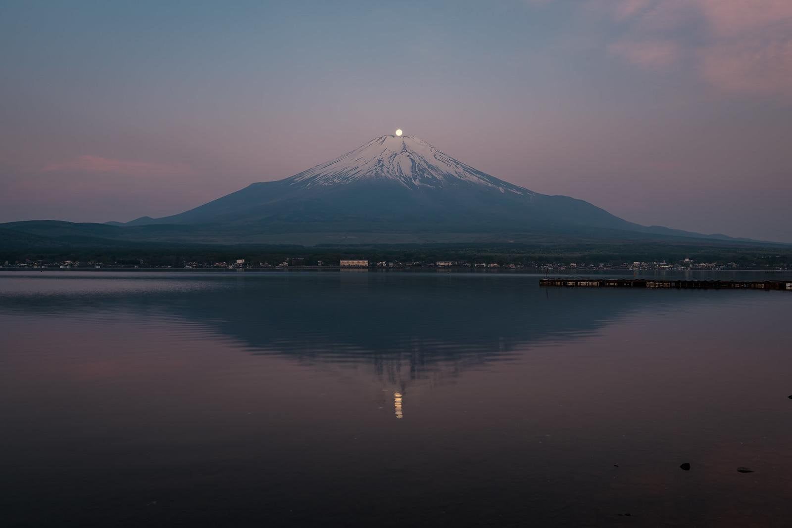 A rare and magnificent scene nicknamed as “the pearl of Mount Fuji”