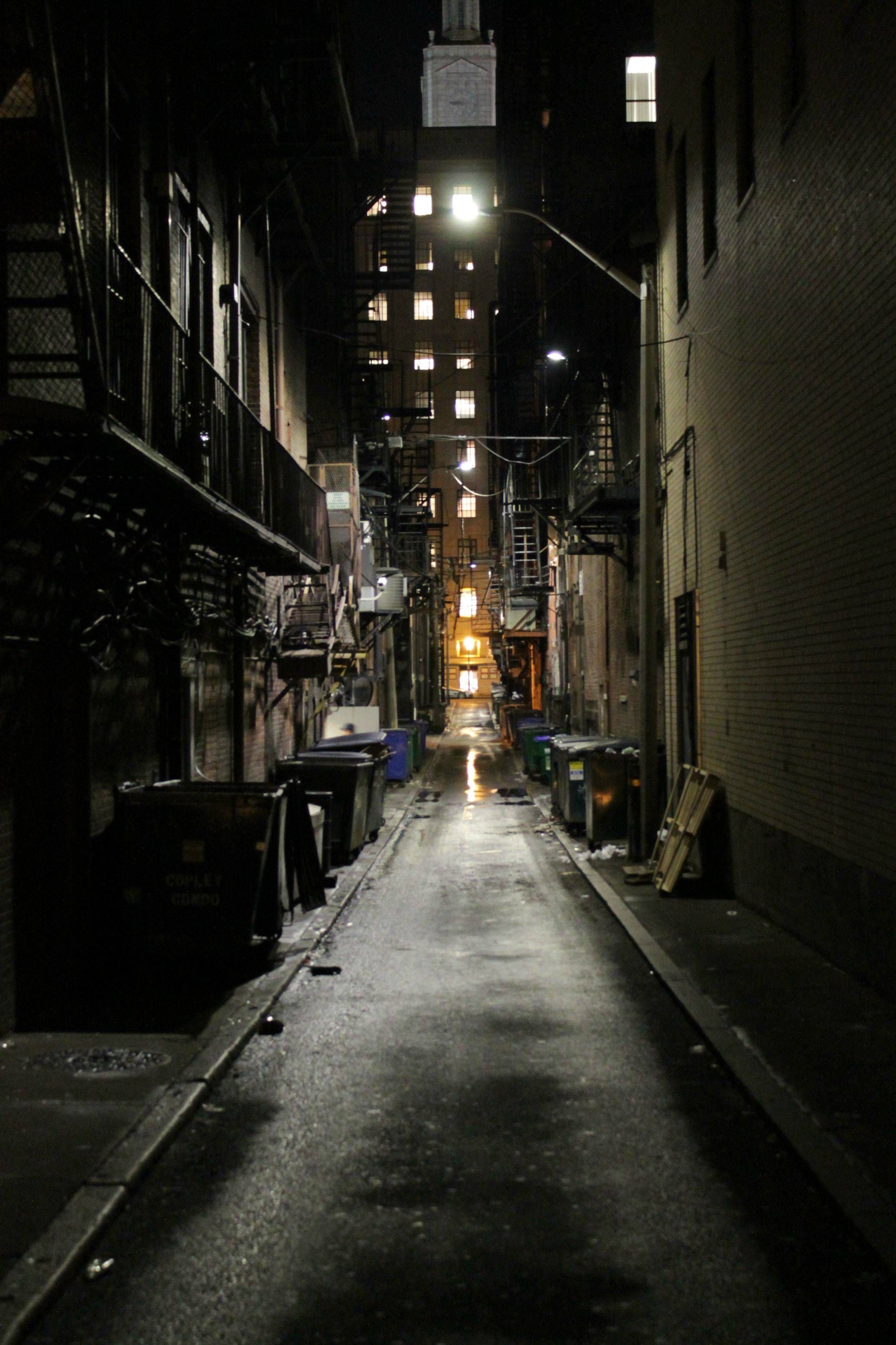 One of the best picture I've taken. Dark city, City aesthetic, Dark alleyway