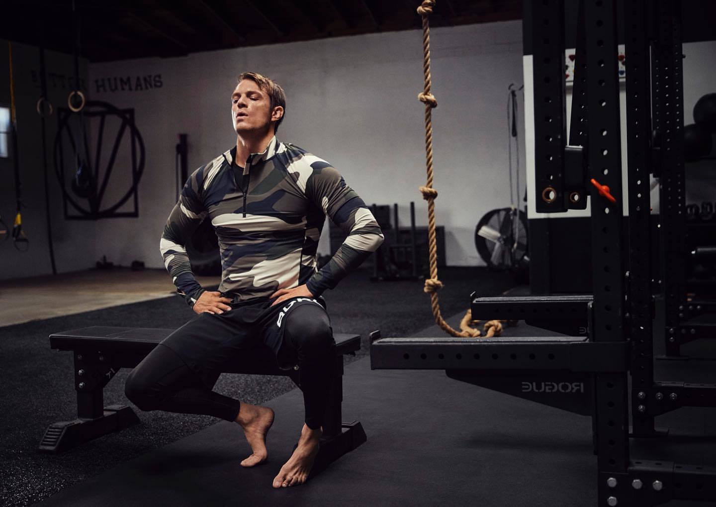 Joel Kinnaman's Feet << wikiFeet Men