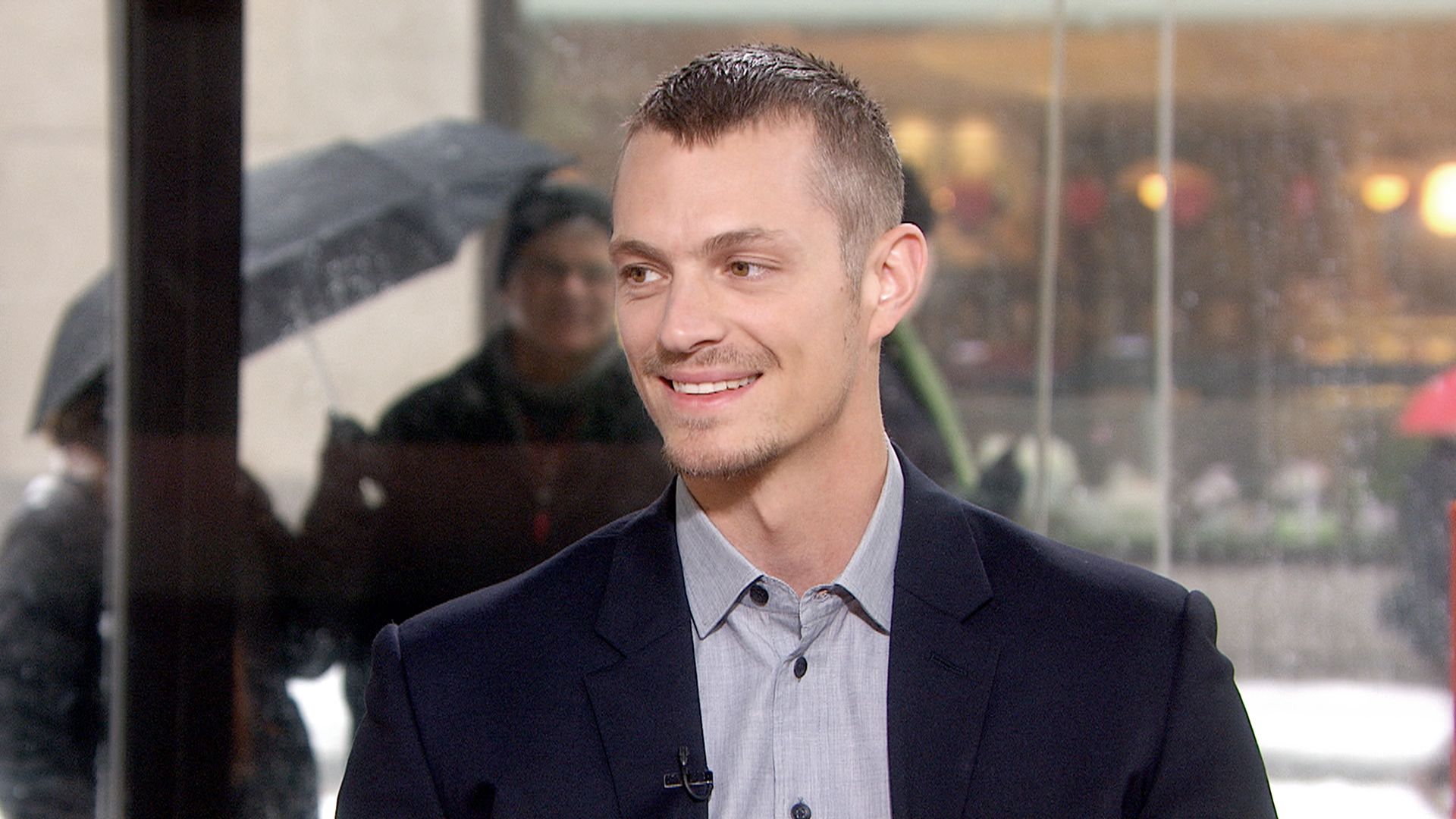 Joel Kinnaman: My girlfriend Olivia Munn is a 'hoot'