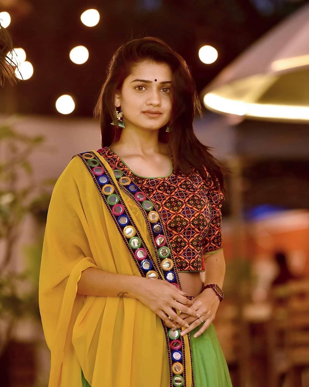 Gorgeous Hruta Durgule #hrutadurgule #marathiactress. Beauty full girl, Beautiful girl photo, Girls dress shop