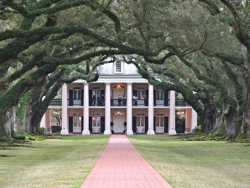 Oak Alley Plantation, Louisiana. Sophie's World Travel Inspiration