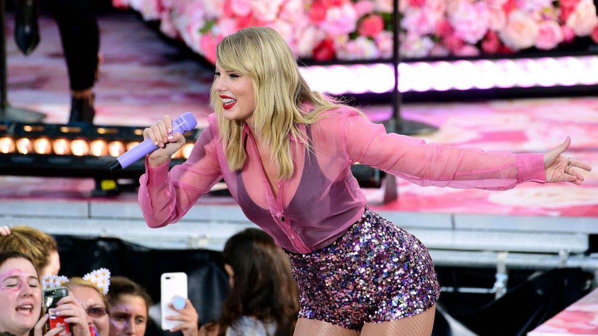 The Definitive Ranking of Every Taylor Swift Song, Like, Ever.