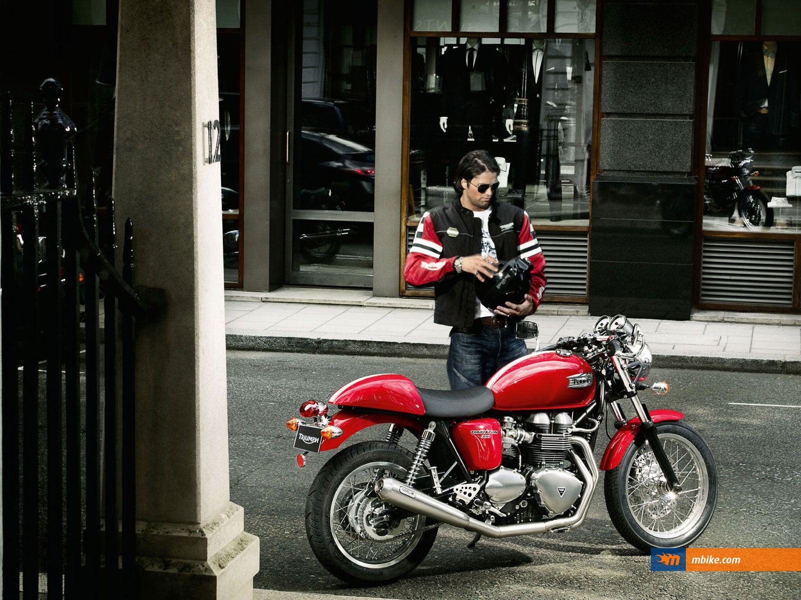 Triumph Thruxton 900 Wallpaper