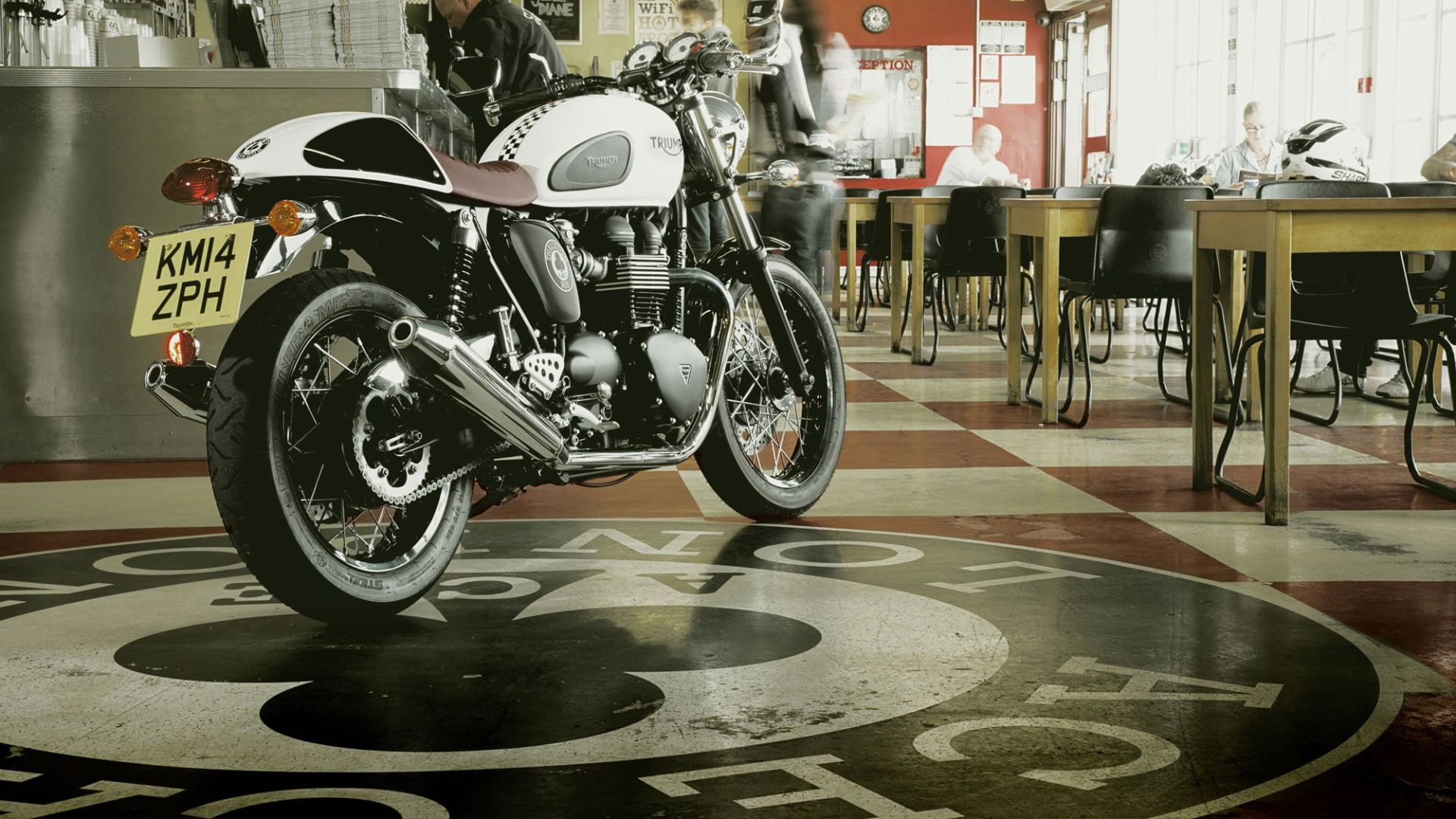 Triumph Thruxton 900 Wallpaper