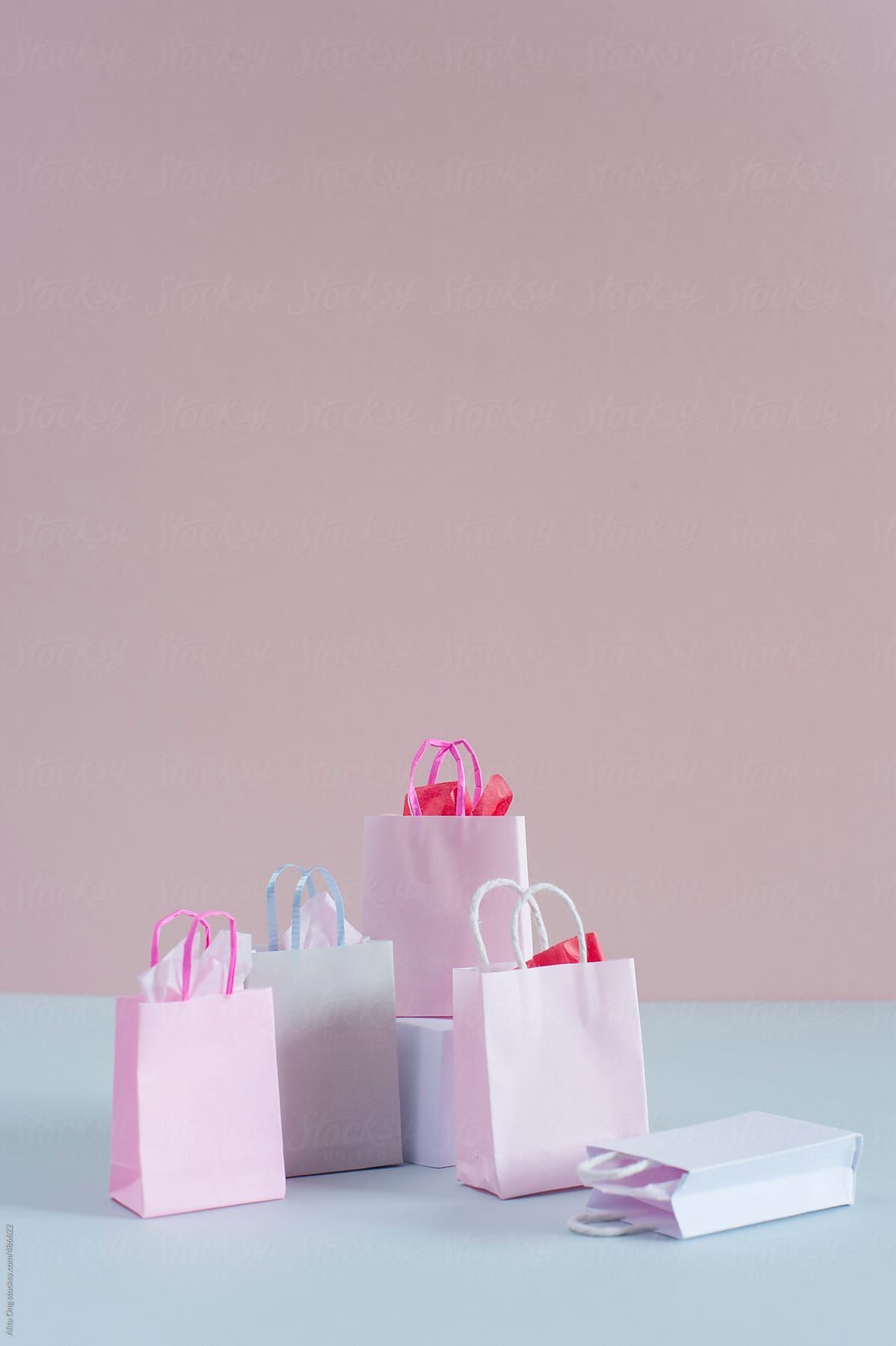 Shopping bags by Alita Ong United. Online shop design, Logo online shop, Instagram design