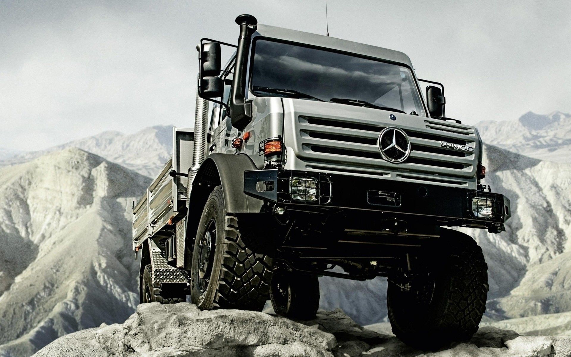 Mercedes Benz Unimog truck. picture for desktop and wallpaper. Unimog, Mercedes benz unimog, Mercedes unimog