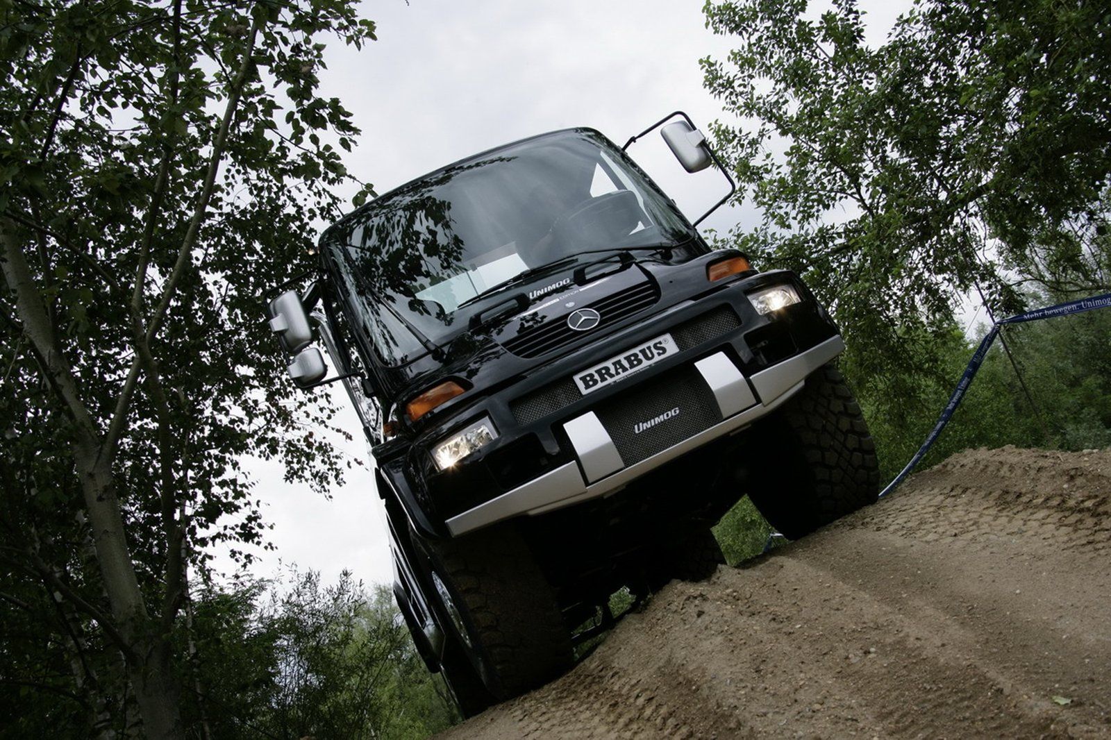 mercedes benz unimog u 500 black edition, 1600x1066 Wallpaper HD / Desktop and Mobile Background