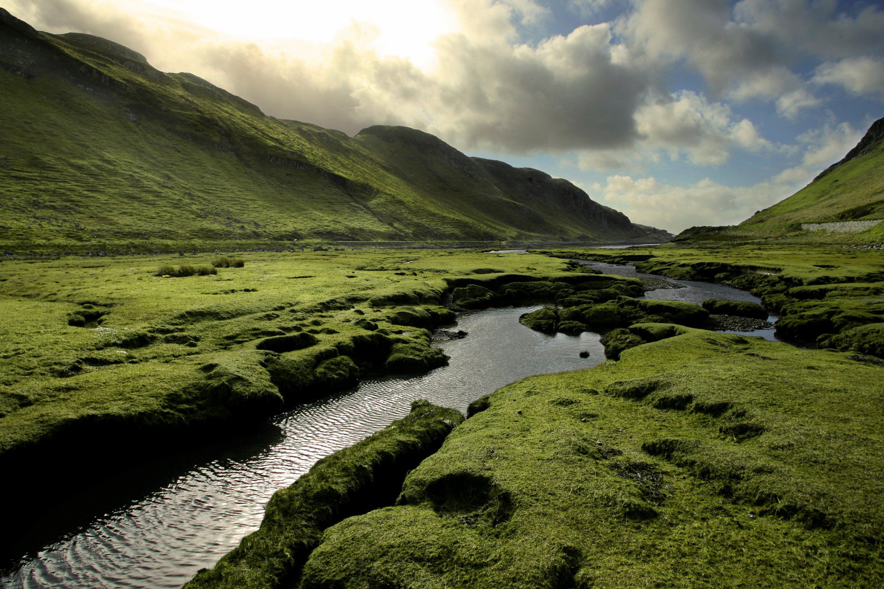 Scotland nature reserves. Спейсайд Шотландия. Шотландия Highlands. Долина Quiraing Valley, Skye Island. Шотландия ландшафт.