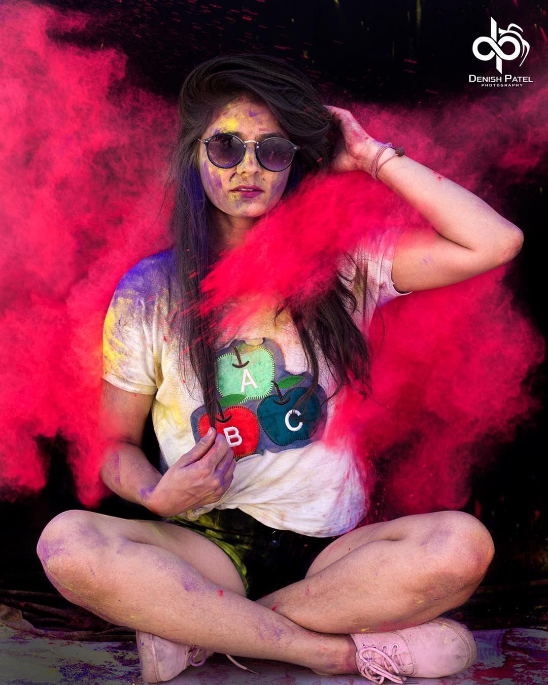 Polvos Holi Photohoot. Holi girls, Holi picture, Holi photo