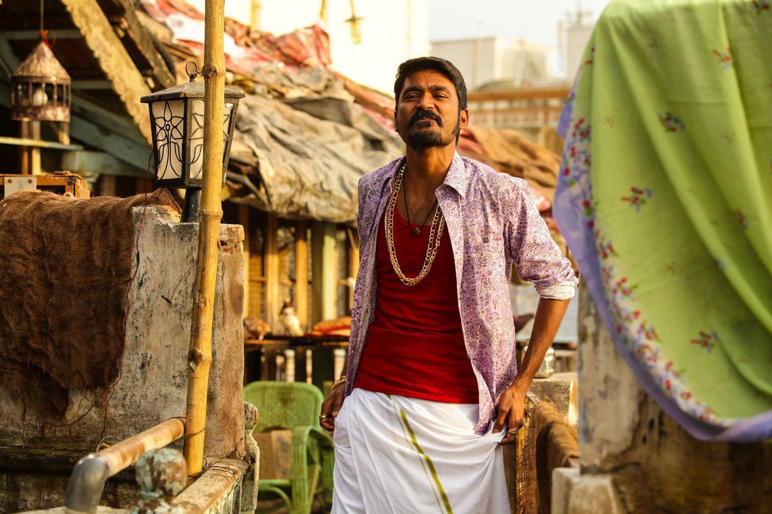Maari Tamil Movie Stills Image Dhanush Kajal Aggarwal Onlookers