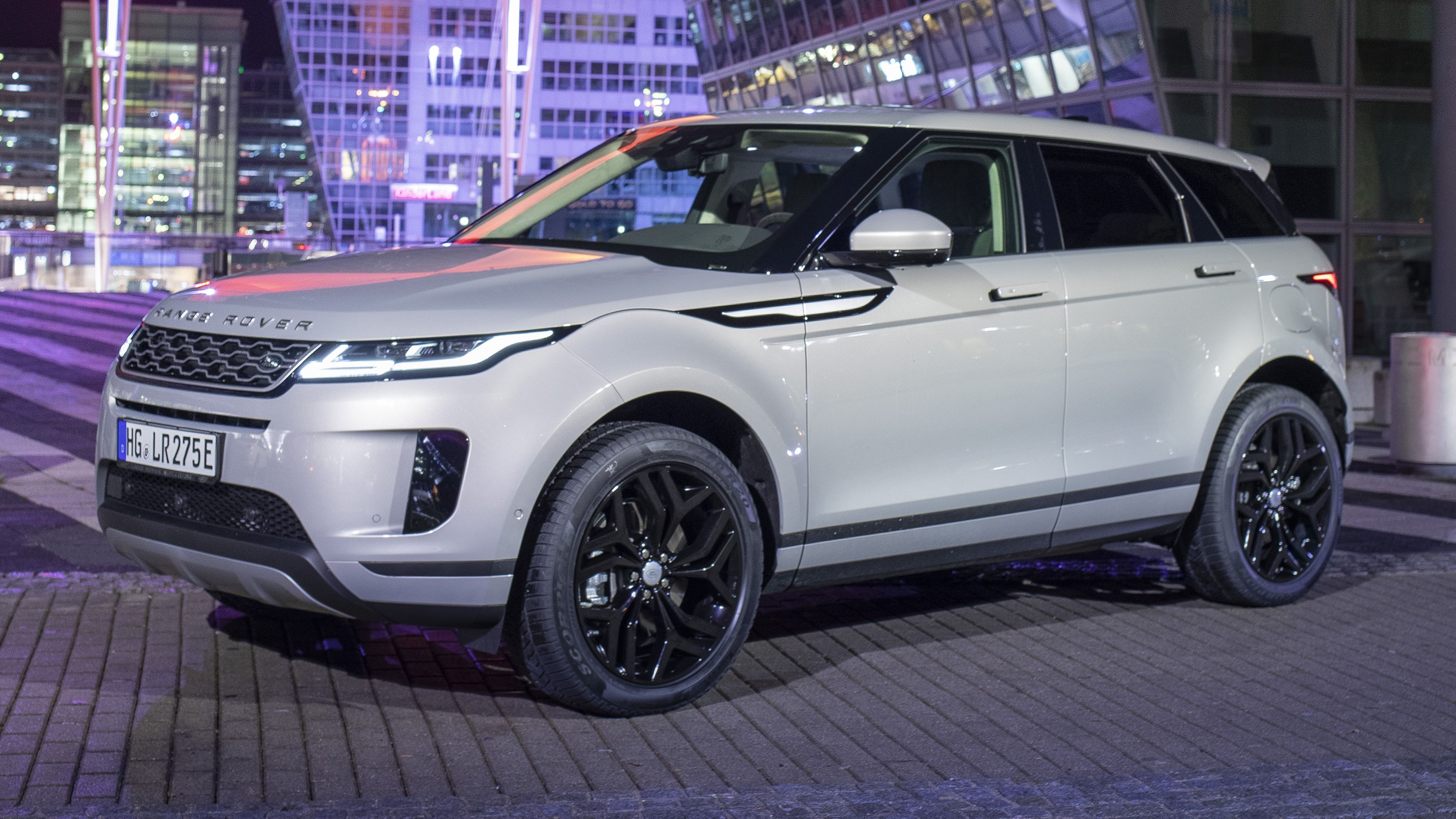 Range Rover Evoque P300e S 2021 4K Wallpaper. HD Car Wallpaper