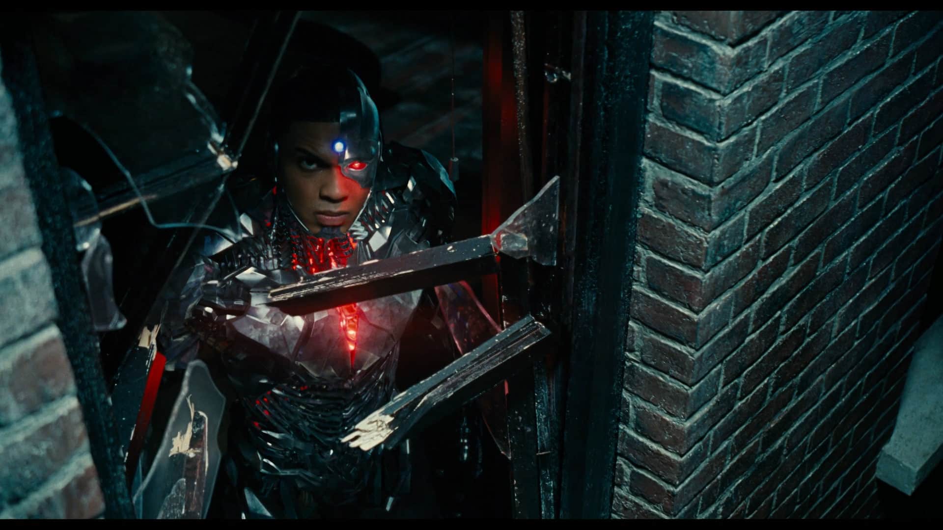 Cyborg Star Ray Fisher Talks Justice League