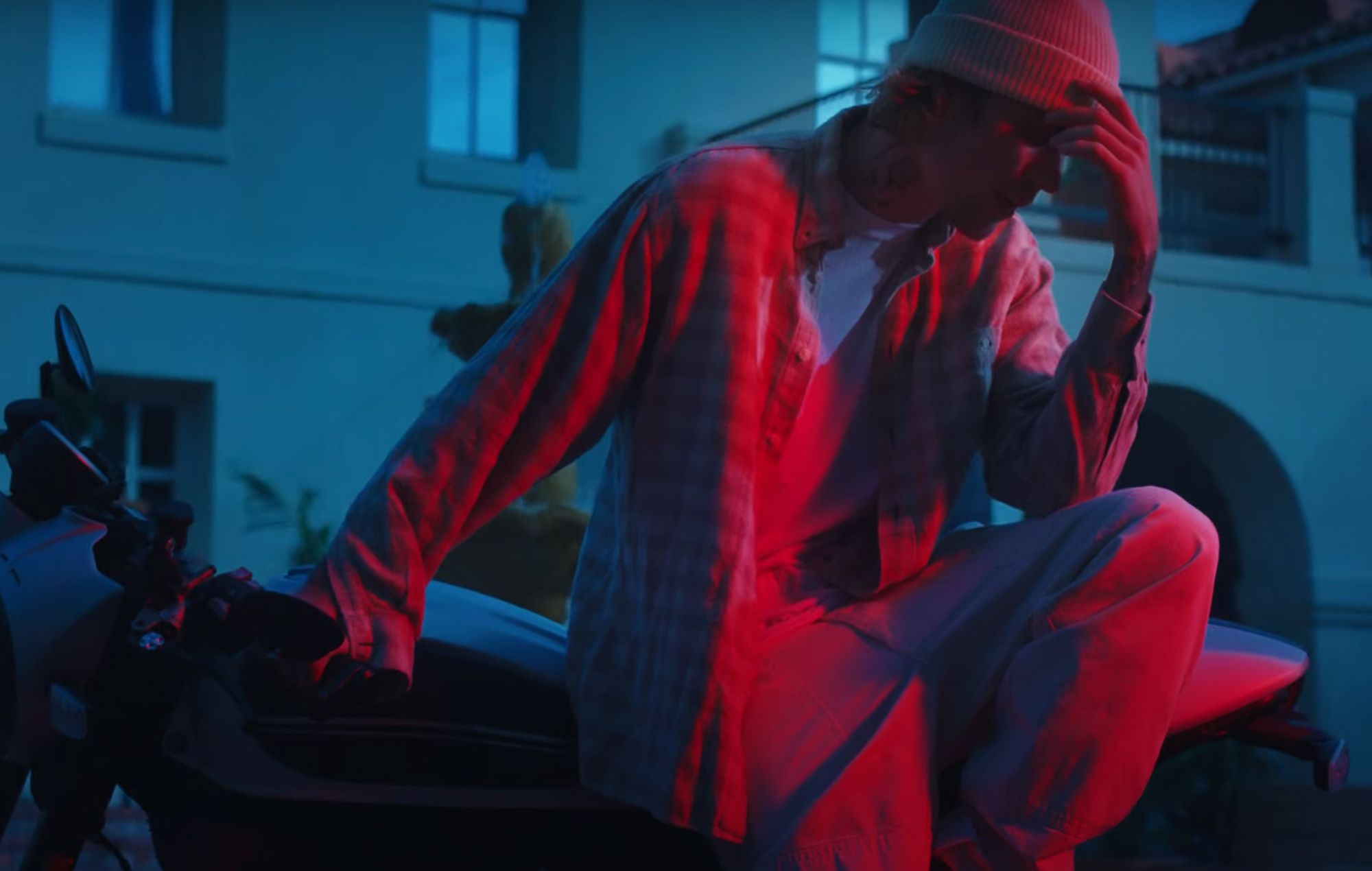 Justin Bieber is on the run in video for new single 'Hold On'
