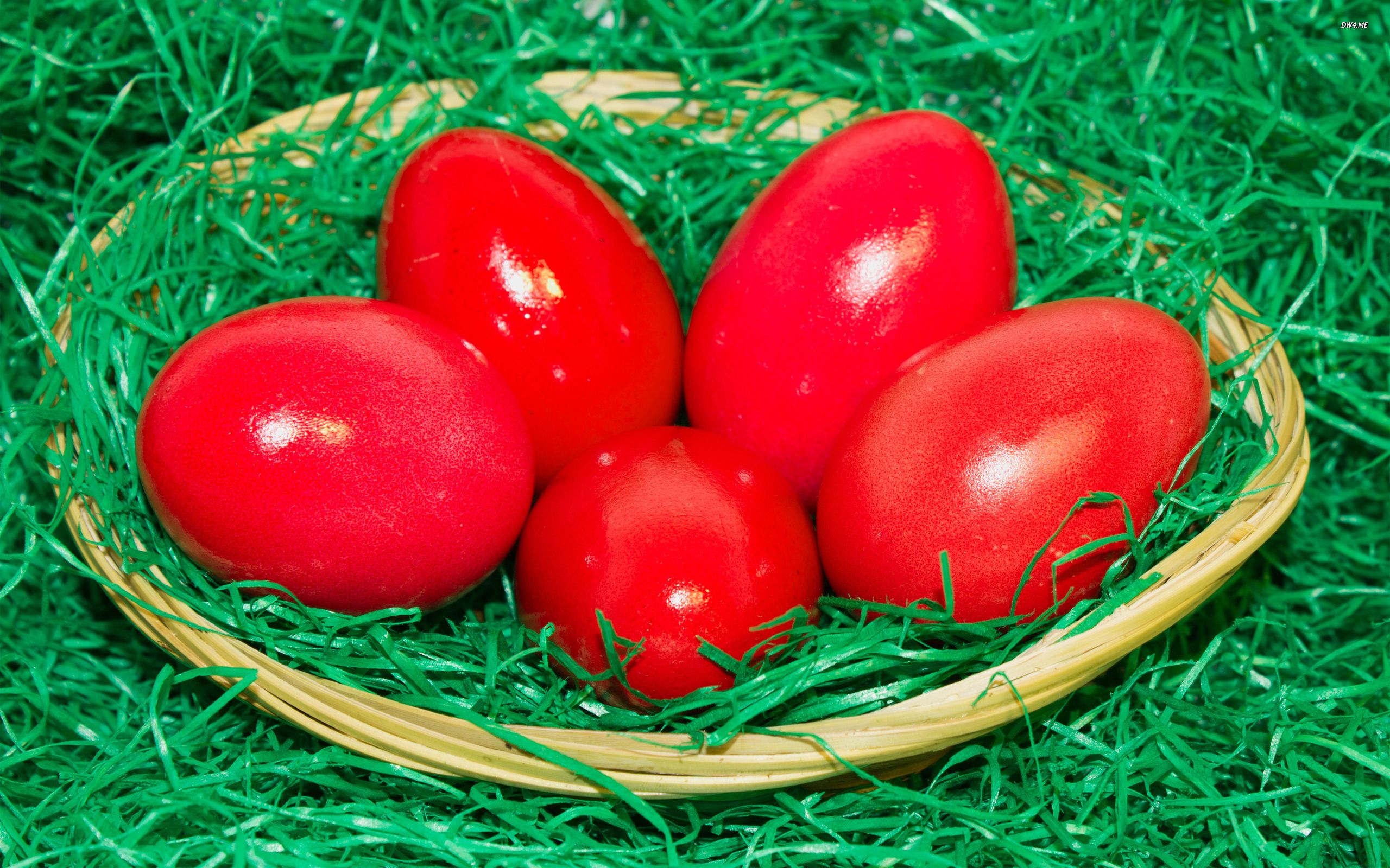 Красные пастельные яйца