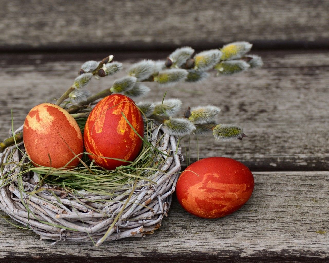 Download 1280x1024 Easter Eggs, Red Wallpaper