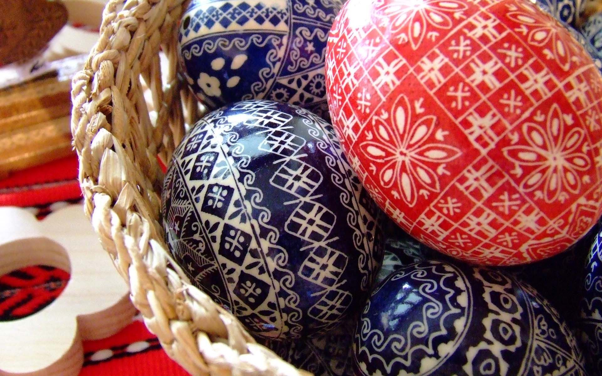 Hapy Easter The Blue And Red Easter Eggs Wallpaper 1920x1200 PC Wallpaper. Easter wallpaper, Easter eggs, Easter