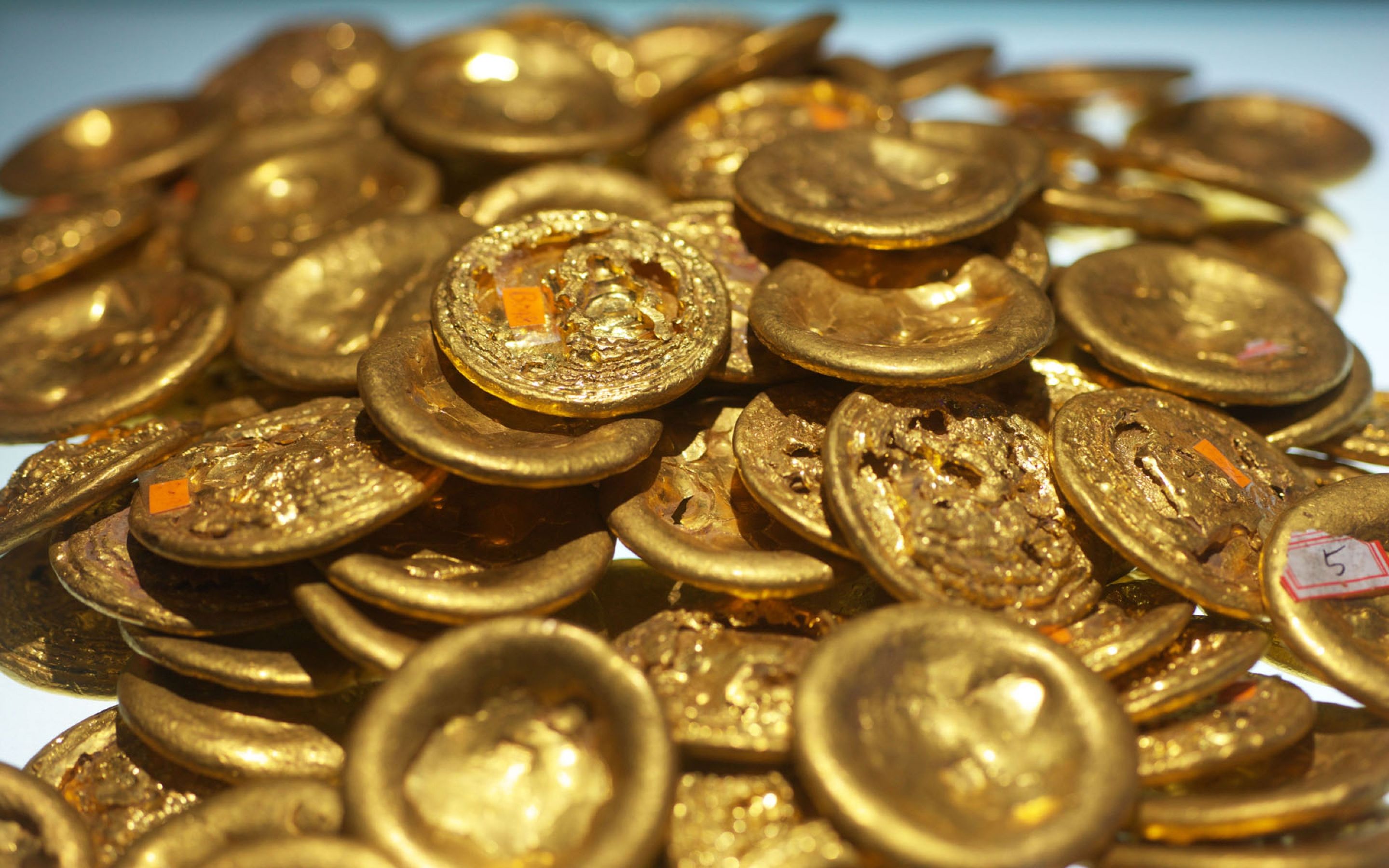 Old Chinese Gold Coins wallpaperx1800