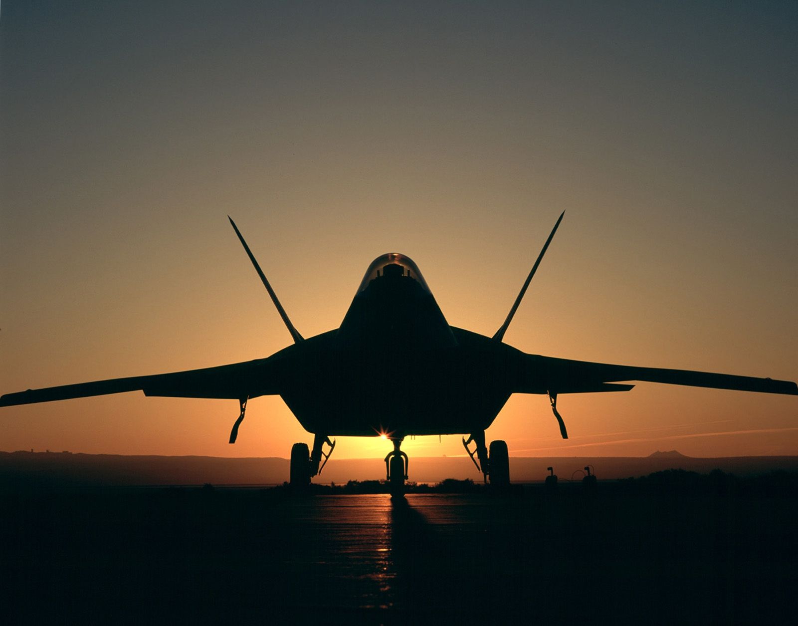 sunsets aircrafts military jet fighter f22 raptor planes jet planes 1600x1257 wallpaper