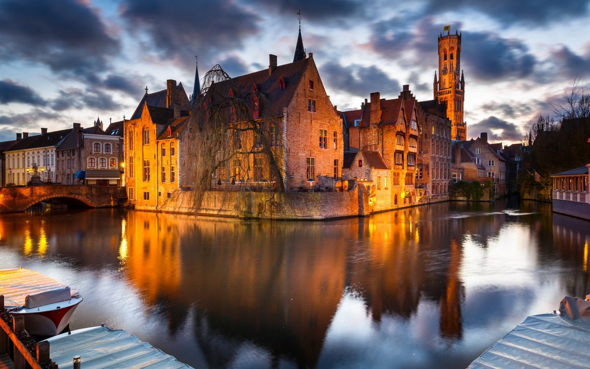 Houses near the river in the city of Bruges, Belgium wallpaper and image, picture, photo