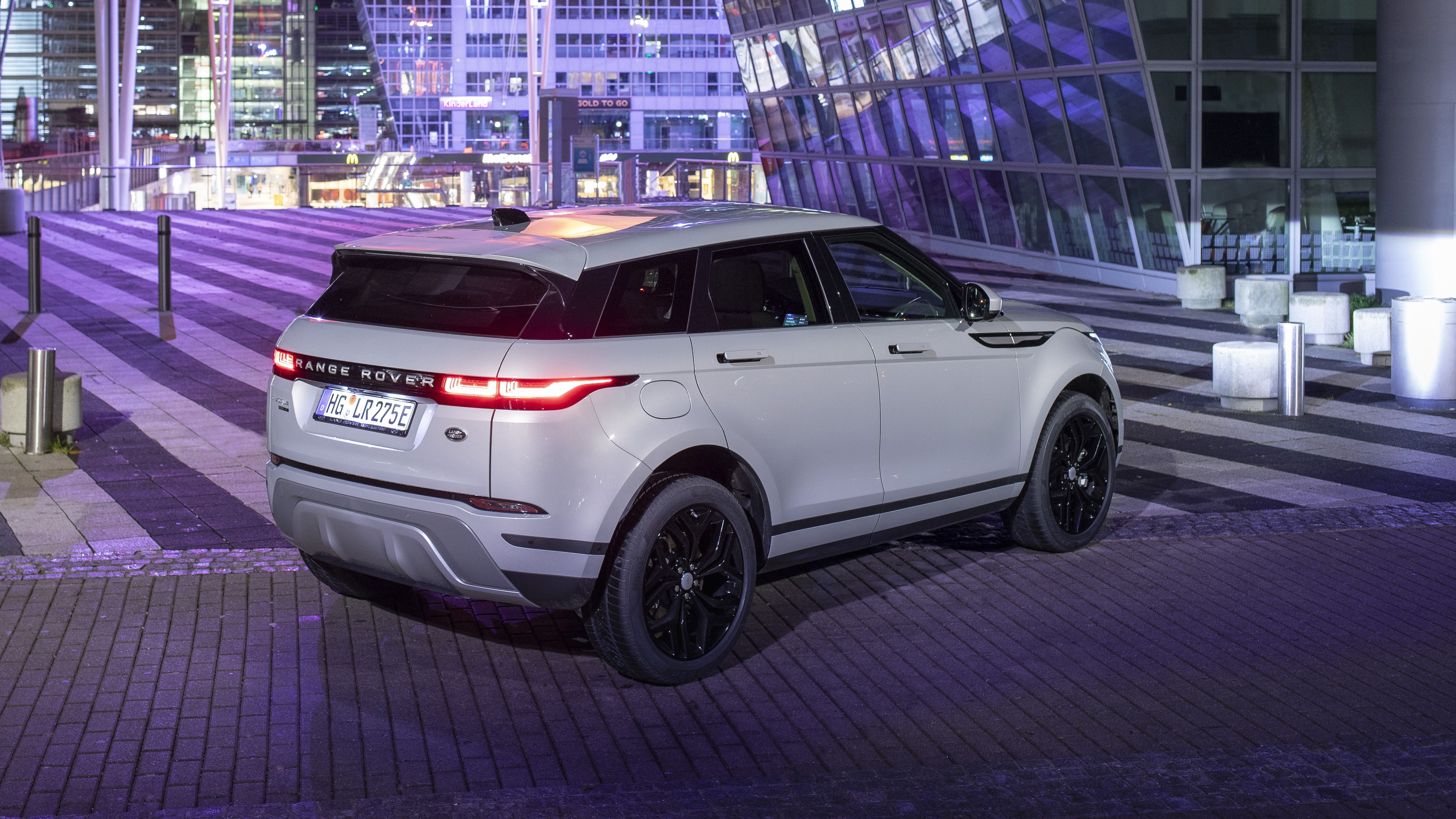 Range Rover Evoque P300e S 2021 5K Wallpaper. HD Car Wallpaper