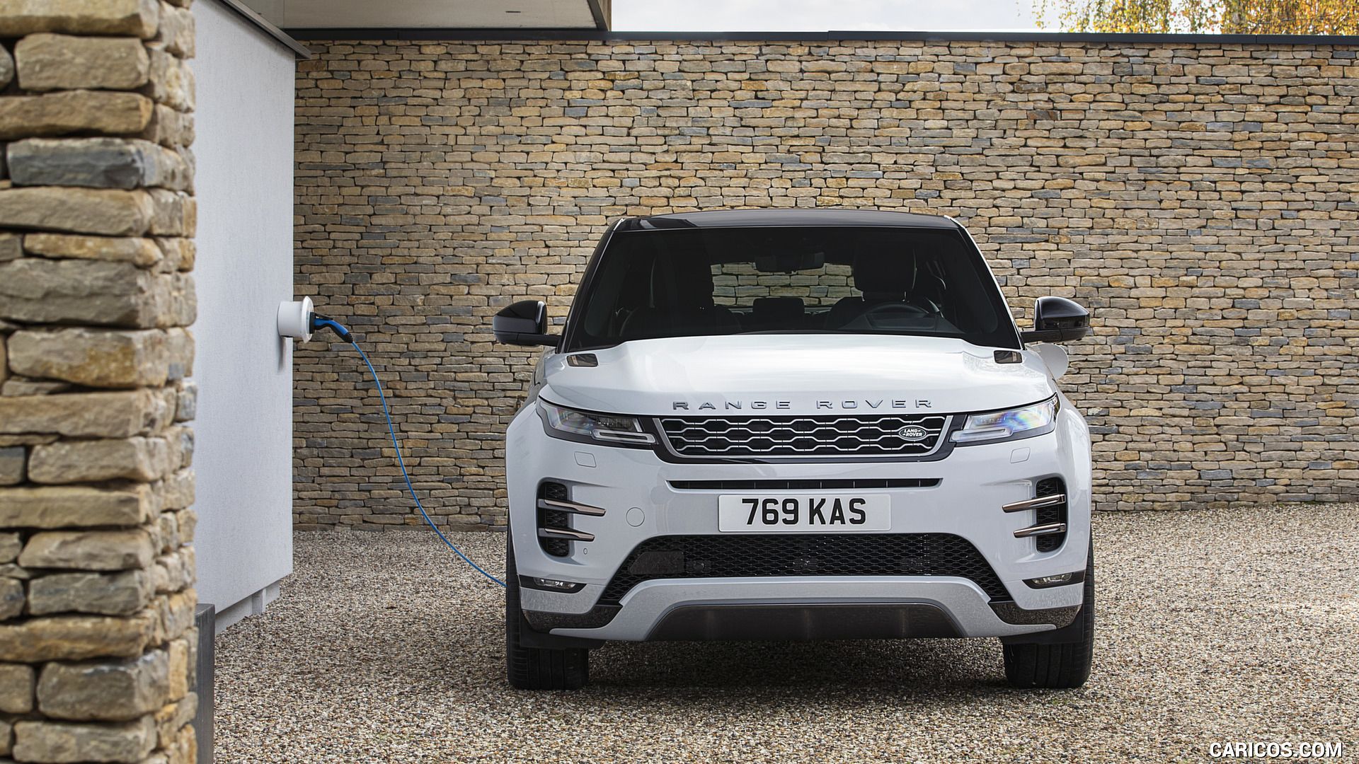 Range Rover Evoque P300e PHEV. HD Wallpaper