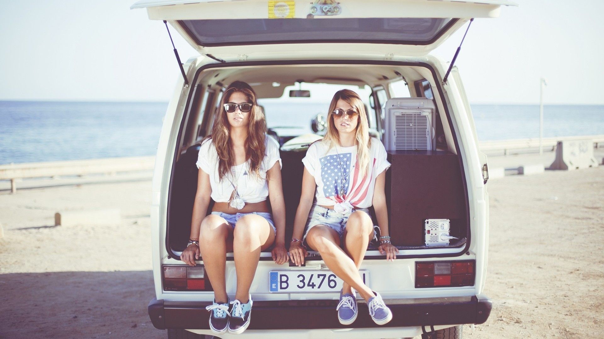 Wallpaper, women, car, vehicle, beach, Volkswagen, jean shorts, Spain, spring, vacation, image, vacations, 1920x1080 px, photo shoot 1920x1080