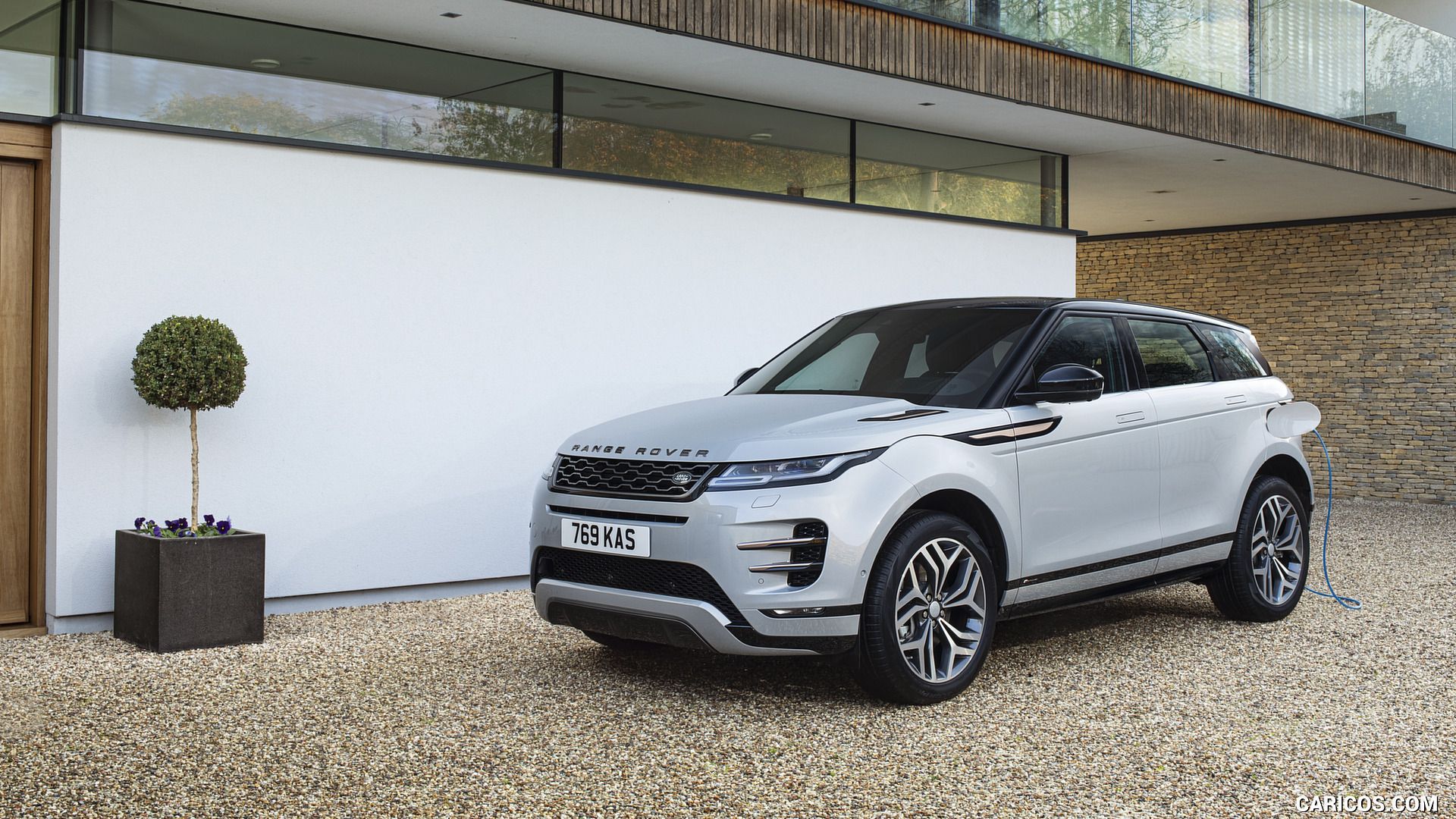 Range Rover Evoque P300e PHEV Three Quarter. HD Wallpaper