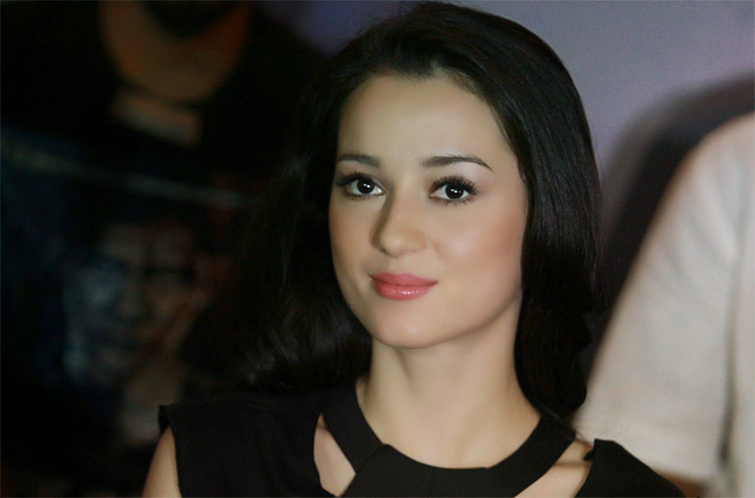 julie estelle fondos de pantalla HD pintado wanita cantik