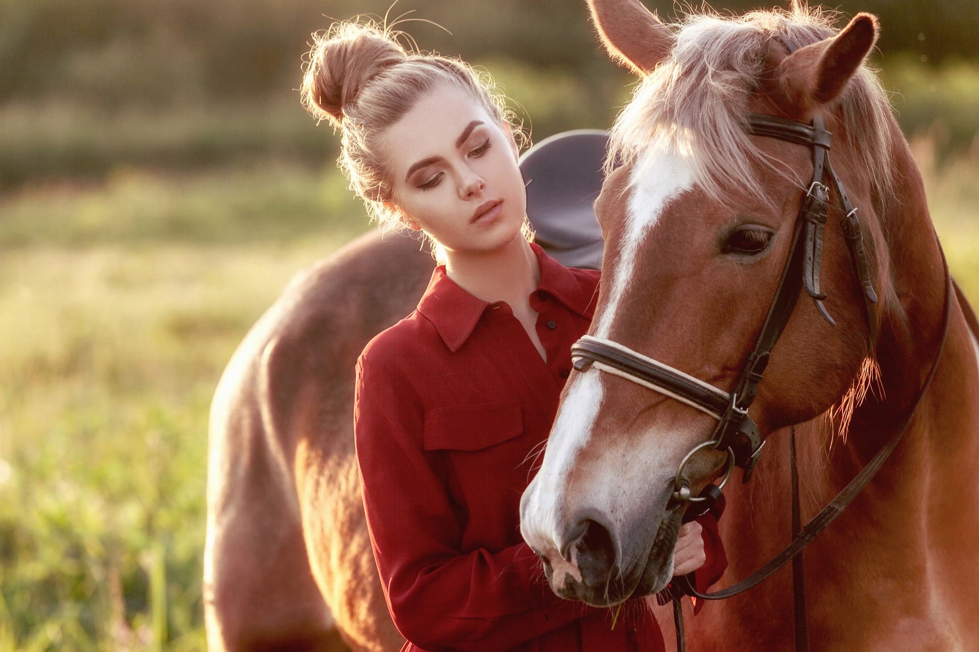 Blonde Girl Horse Model Woman Wallpaper:1920x1279