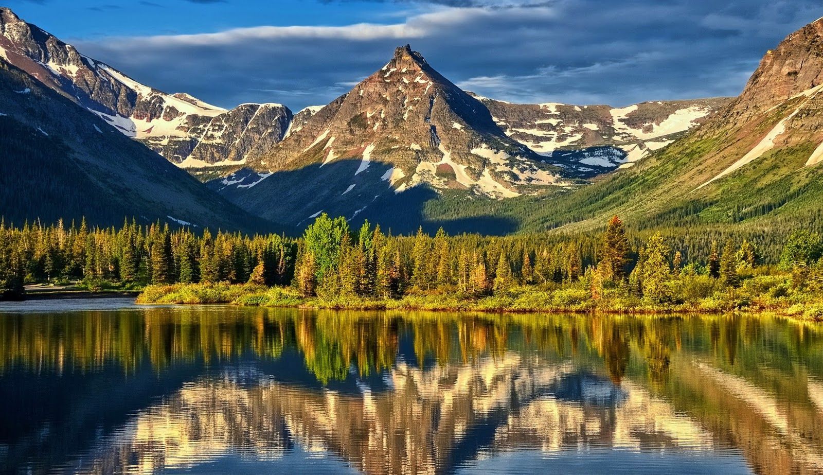 Travel & Adventures: Canada. A voyage to wild nature in Canada, North America, Banff, Saskatchewan, J. Lake landscape, Lake mountain, Mountain lake