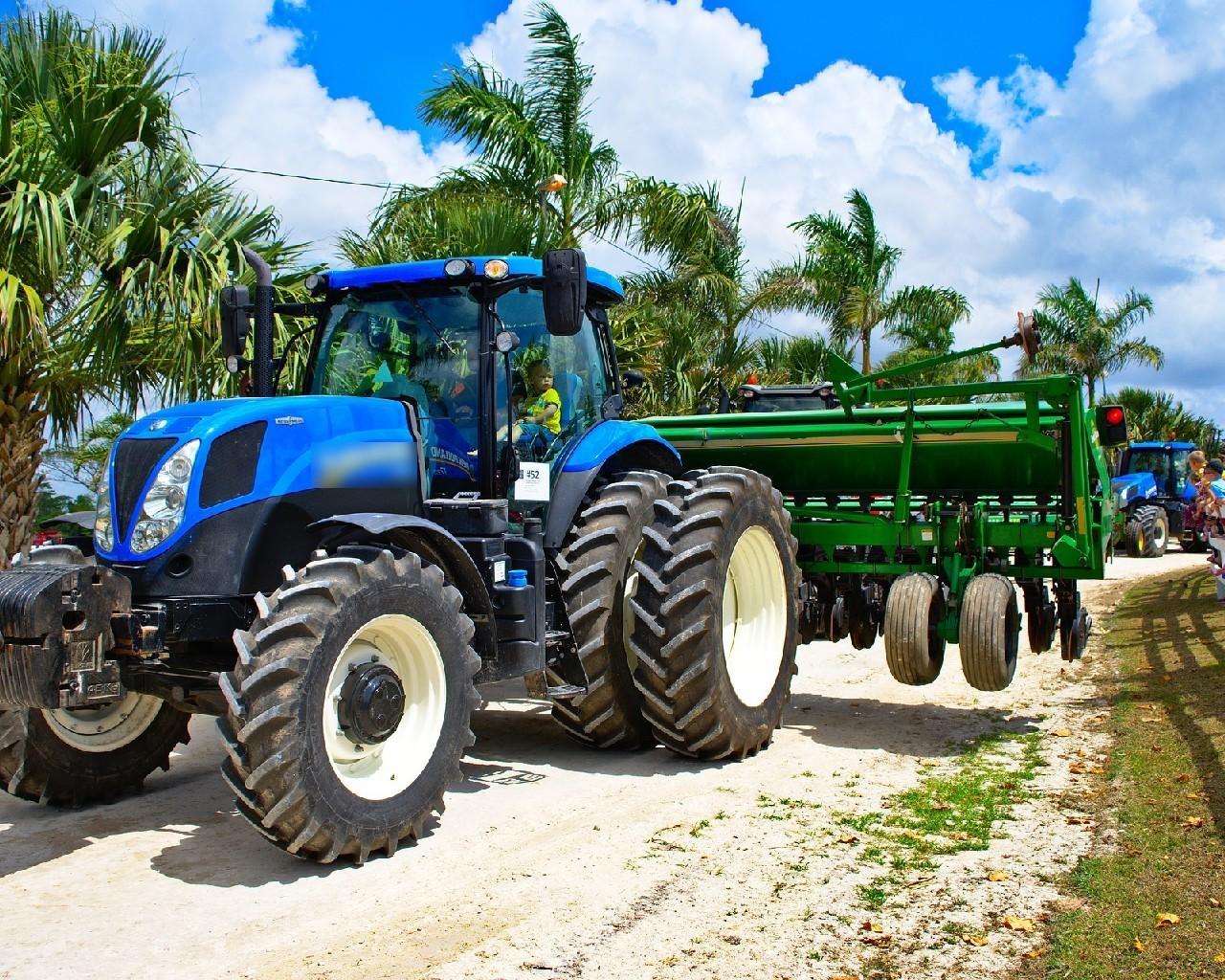 Wallpaper Tractor New Holland for Android