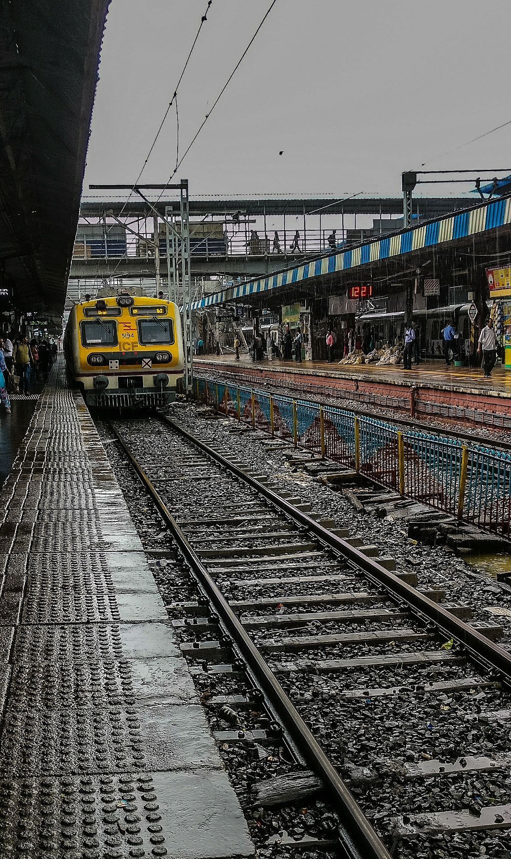 MUMBAI LOCAL. #mumbai #localtrain #train #city. City life photography, Train photography, Mumbai city