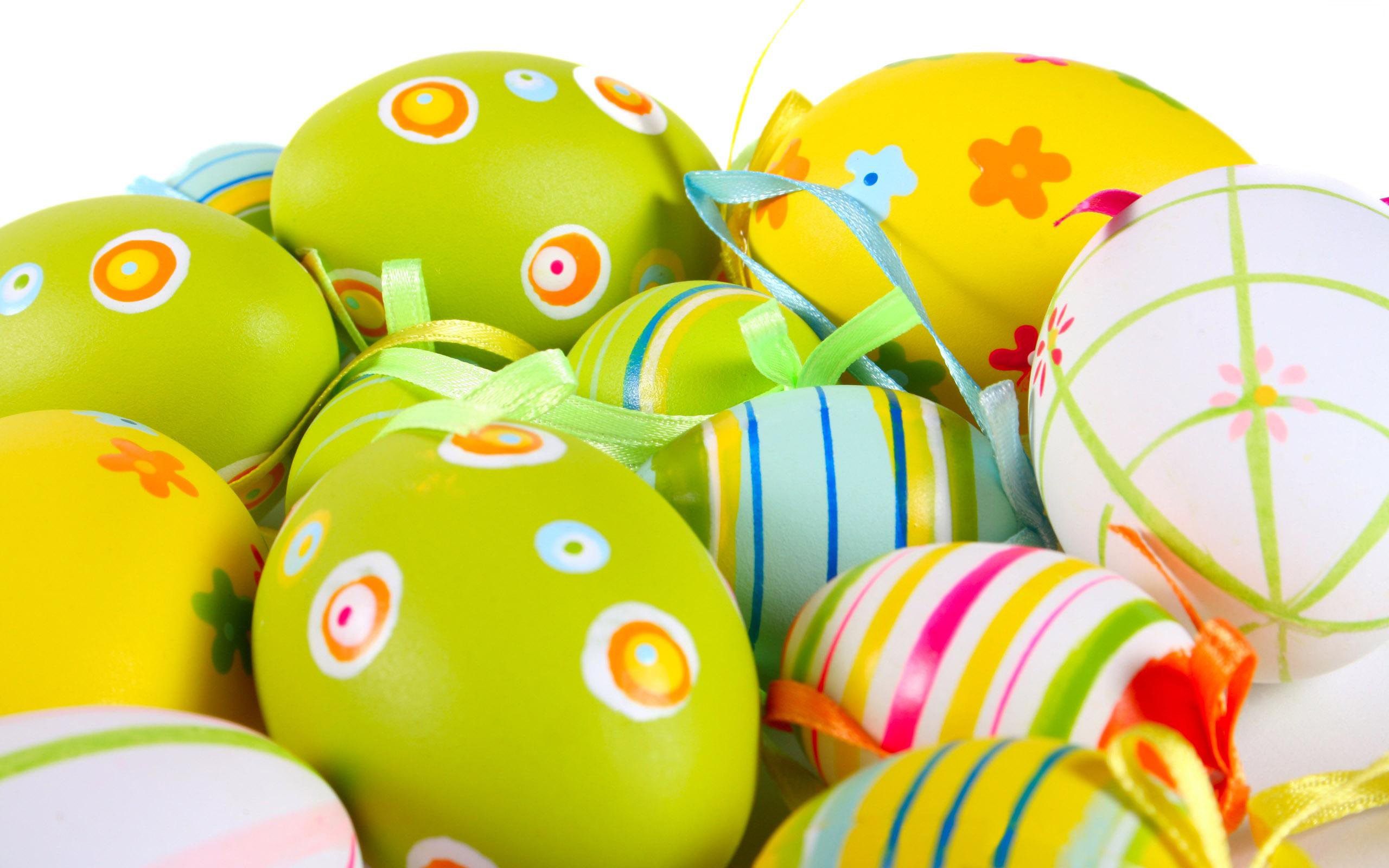 Green and yellow Easter eggs wallpaper. Green and yellow Easter eggs