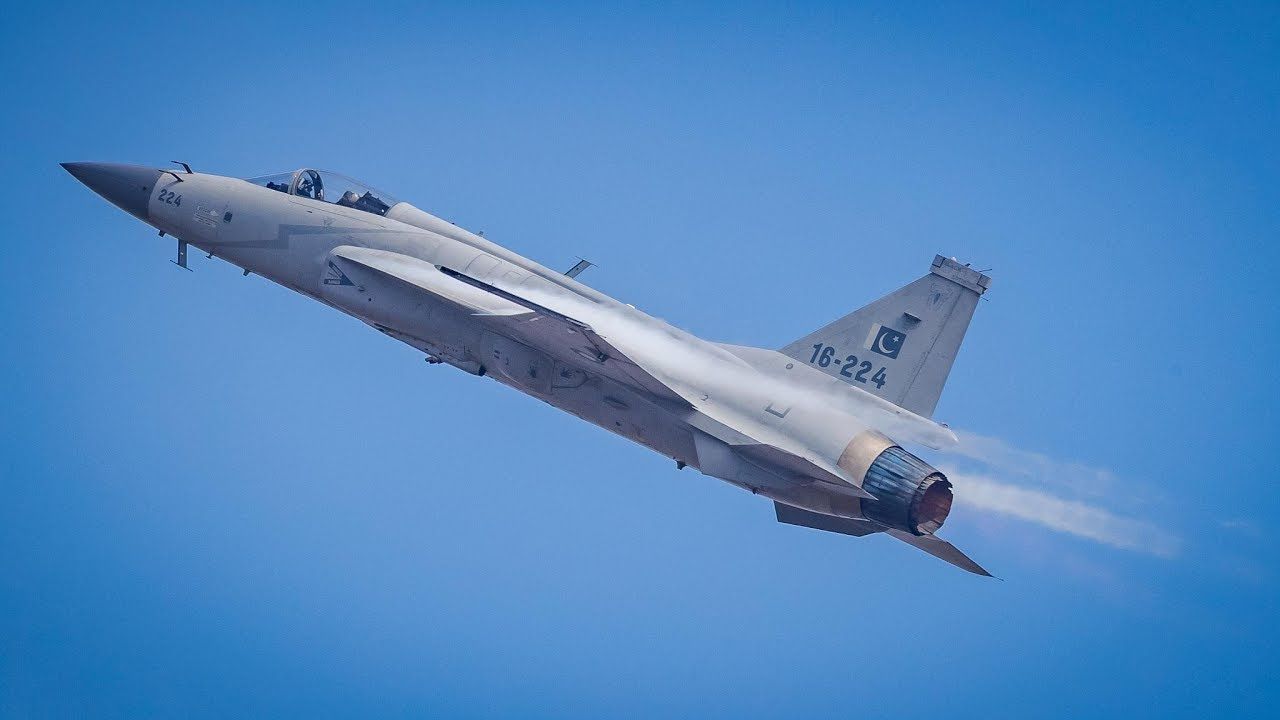 Pakistan's JF 17 Thunder Wows Audience With Dazzling Aerial Stunts