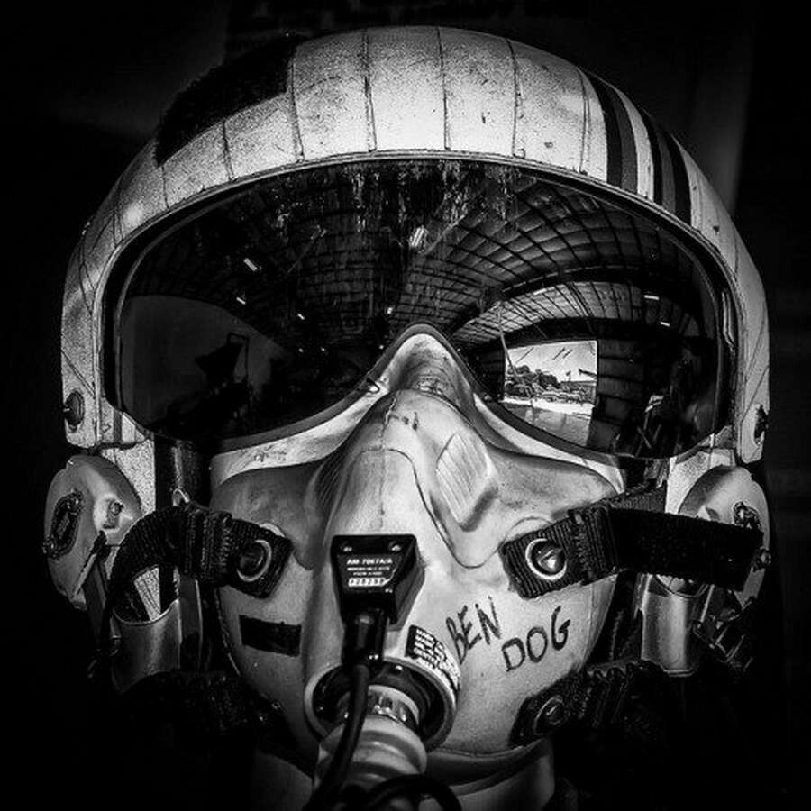 Fighter pilot helmet.black and white. Seni tengkorak, Perang, Penerbangan