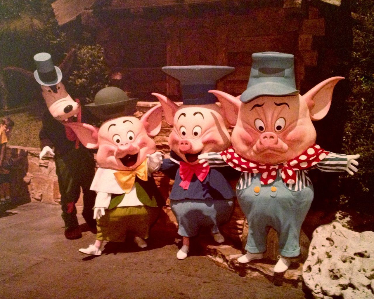 Vintage photo of The Big Bad Wolf and the Three Little Pigs at Walt Disney World. Retro disney, Vintage disney, Disney characters costumes