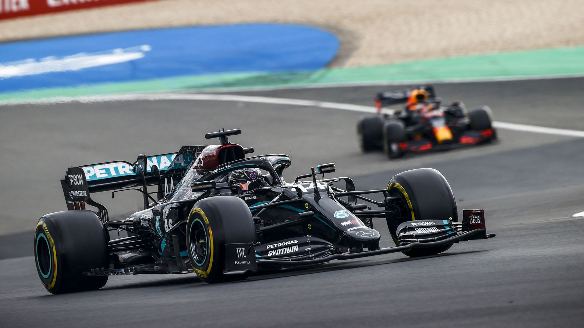 Red Bull drivers unconcerned that rivals Mercedes have already switched focus to 2021 car. Formula 1®